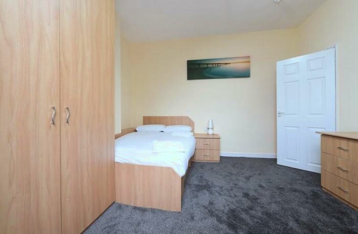 5 Bedroom Semi-Detached House To Rent In Otley Road, Headingley, Leeds, LS6