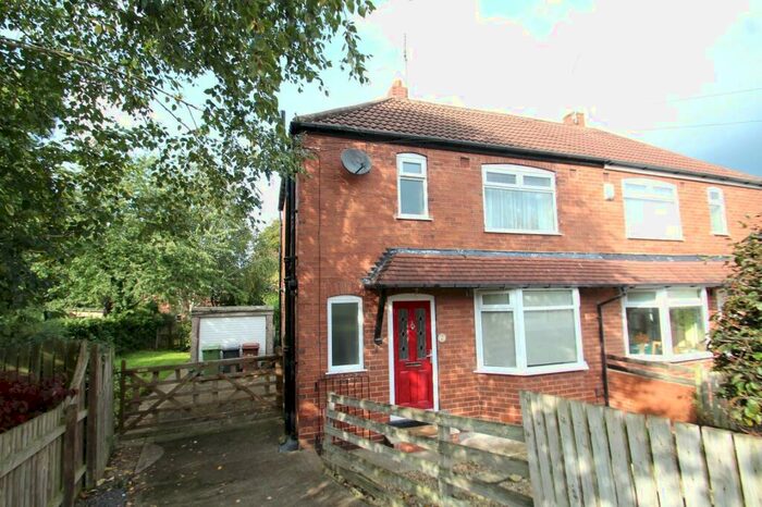 2 Bedroom Semi-Detached House To Rent In Gledhow Park Grove, Leeds, West Yorkshire, Uk, LS7