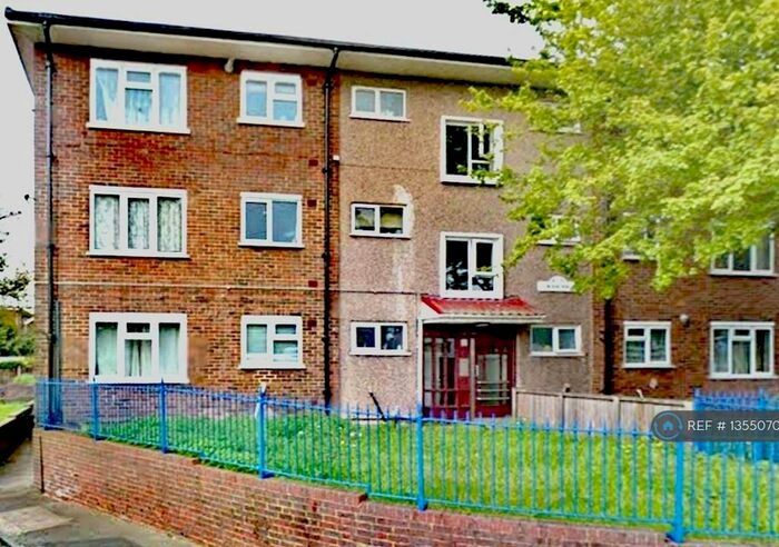 2 Bedroom Flat To Rent In Bligh Way, Rochester, ME2