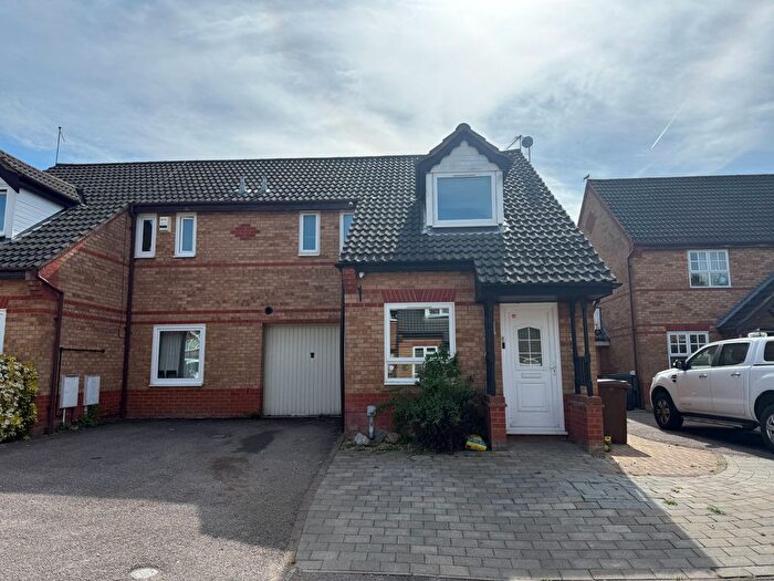 3 Bedroom Semi-Detached House To Rent In Muncaster Gardens, East Hunsbury, Northampton, NN4