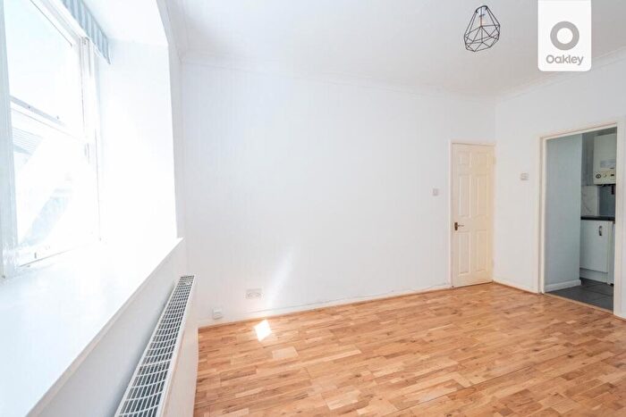 1 Bedroom Flat To Rent In Marine Parade, Brighton, BN2