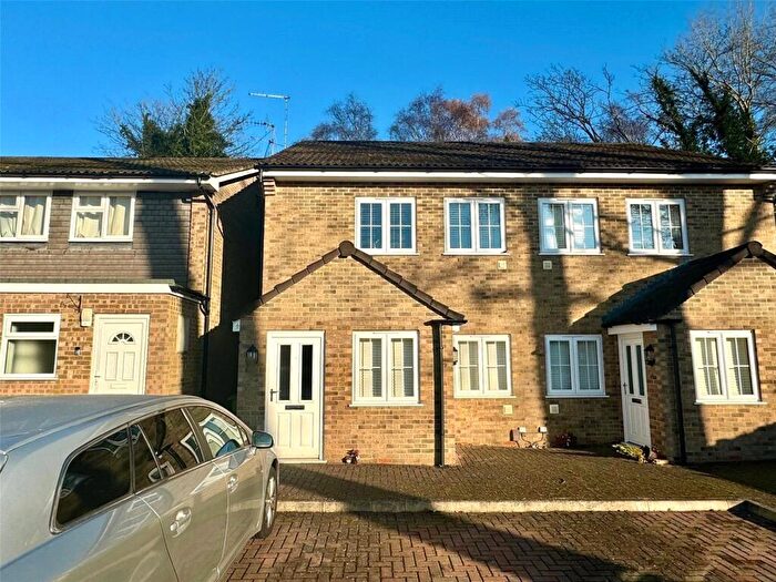 1 Bedroom Maisonette To Rent In Sullivan Close, Farnborough, GU14