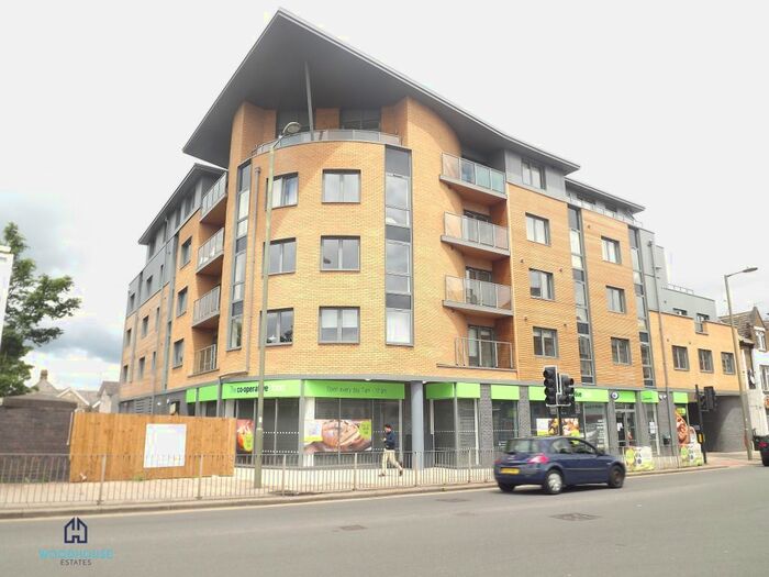 2 Bedroom Flat To Rent In Friern Barnet Road, London, N11