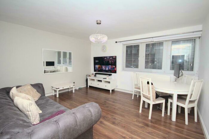 3 Bedroom Flat To Rent In Livermere Road, Haggerston, London, E8