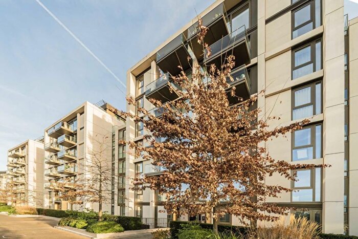 3 Bedroom Flat To Rent In Lillie Square, London, SW6