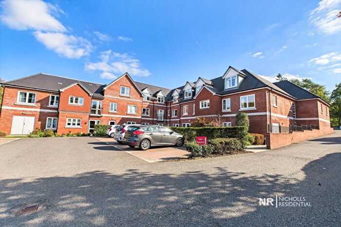 1 Bedroom Flat For Sale In Leatherhead Road, Ashtead, Surrey., KT21
