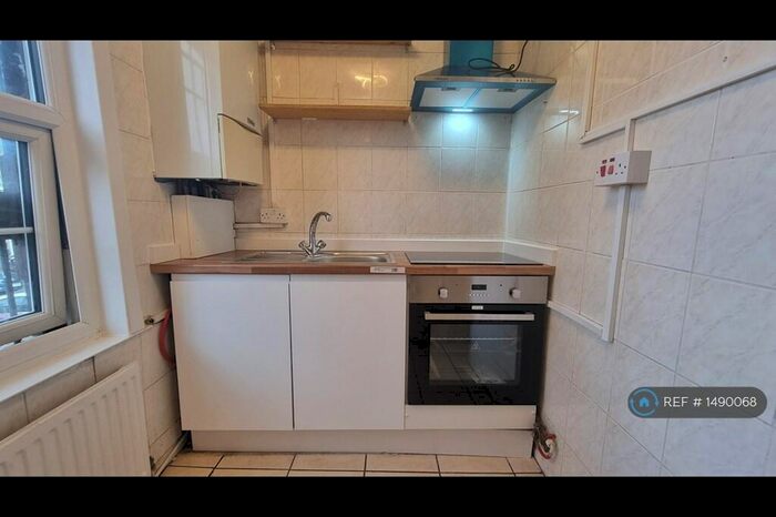 1 Bedroom Flat To Rent In Dalston Lane, London, E8