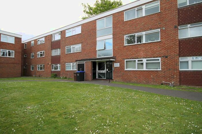 3 Bedroom Flat To Rent In Devana End, Carshalton, SM5