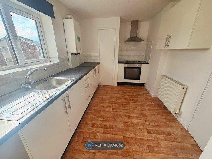 2 Bedroom Flat To Rent In New Road, Lytham St. Annes, FY8