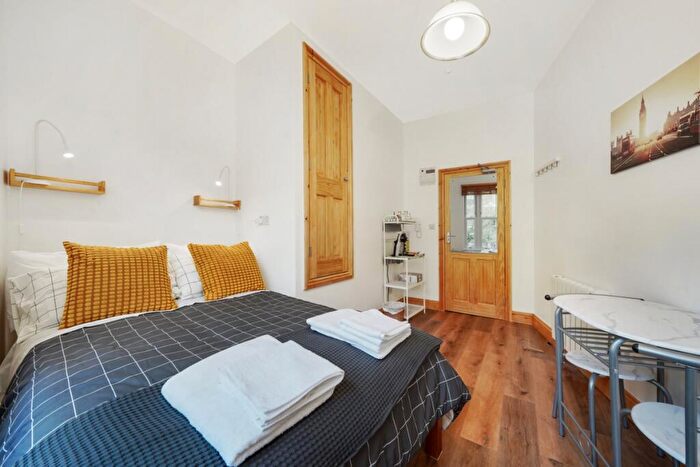 2 Bedroom Flat To Rent In Hornsey Road, Archway, N19