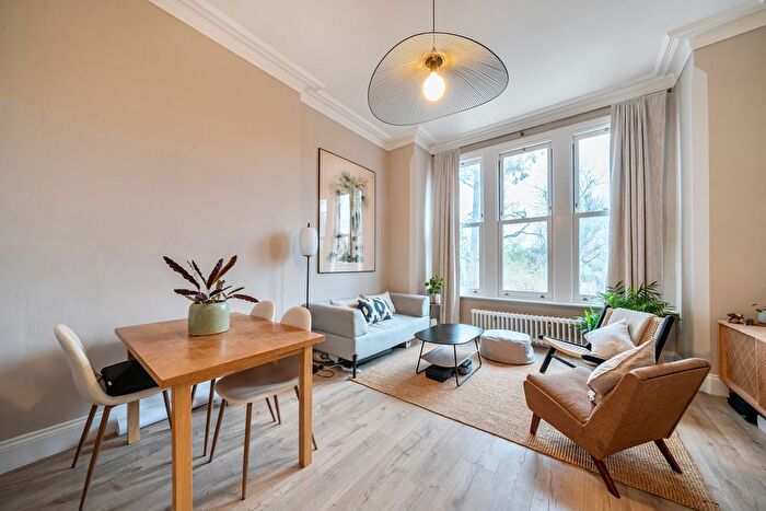 1 Bedroom Flat For Sale In Thurlow Park Road, London, SE21