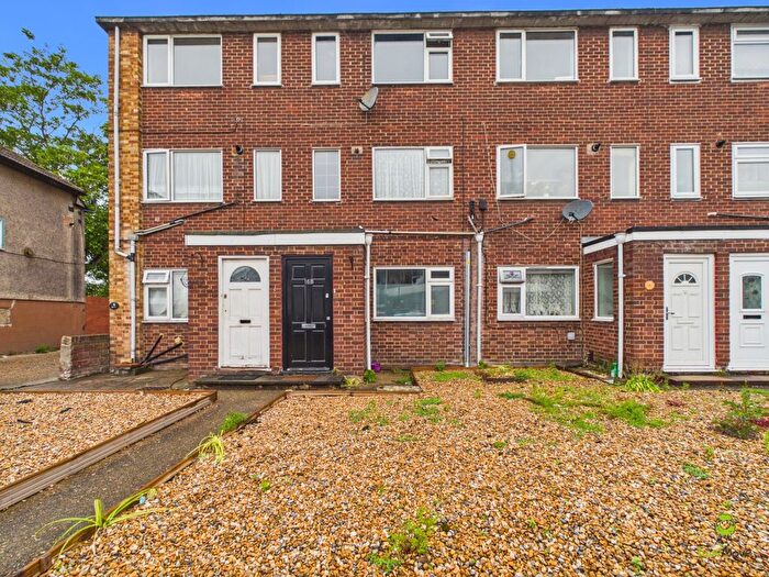 2 Bedroom Maisonette For Sale In Albert Road, Belvedere, Kent, DA17