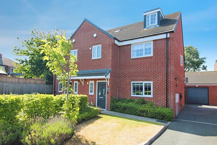 4 Bedroom Semi-Detached House For Sale In Appletree Court, Garforth, Leeds, LS25