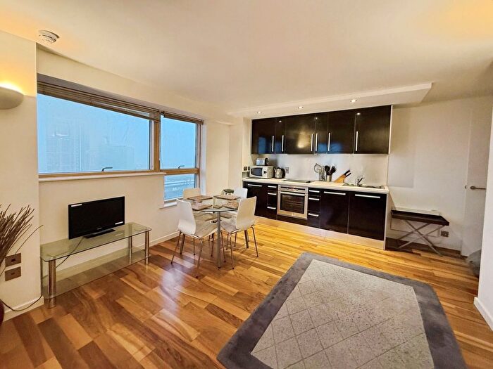 1 Bedroom Flat To Rent In Riverside Way, Leeds, West Yorkshire, LS1