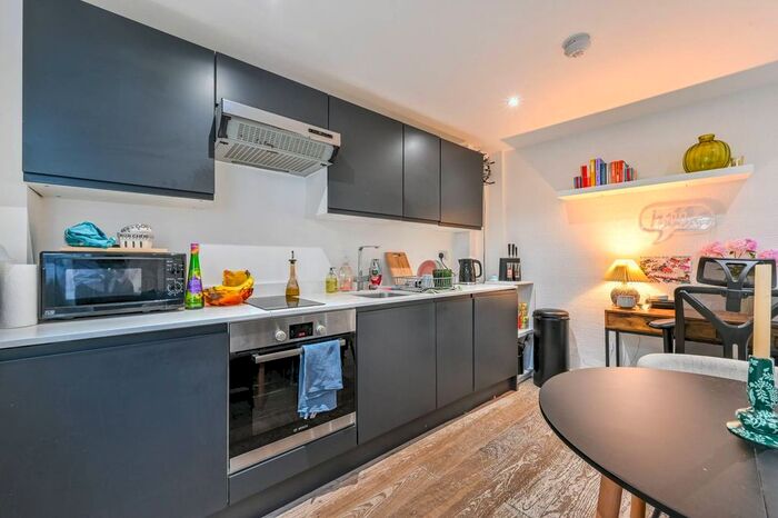 4 Bedroom Terraced House For Sale In Belfast Road, Stoke Newington, London, N16