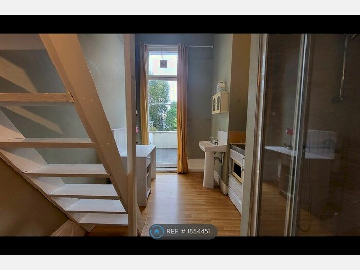 Studio To Rent In Colville Terrace, London, W11