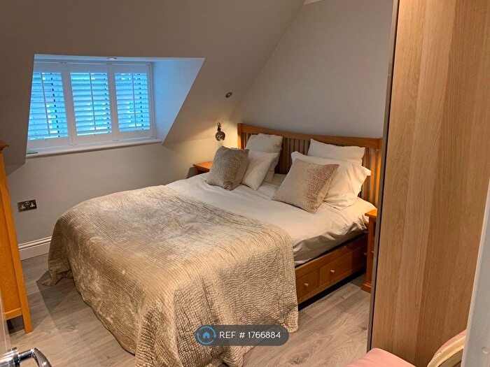 2 Bedroom Flat To Rent In Hill Avenue, Amersham, HP6