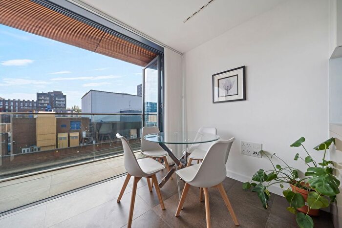 1 Bedroom Flat To Rent In Book House, City Road London, EC1V