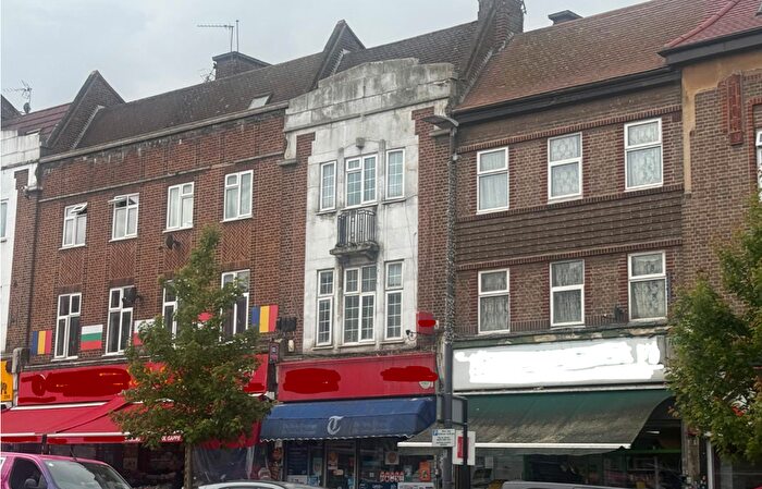 2 Bedroom Flat To Rent In Rayners Lane, Harrow, Greater London, HA2