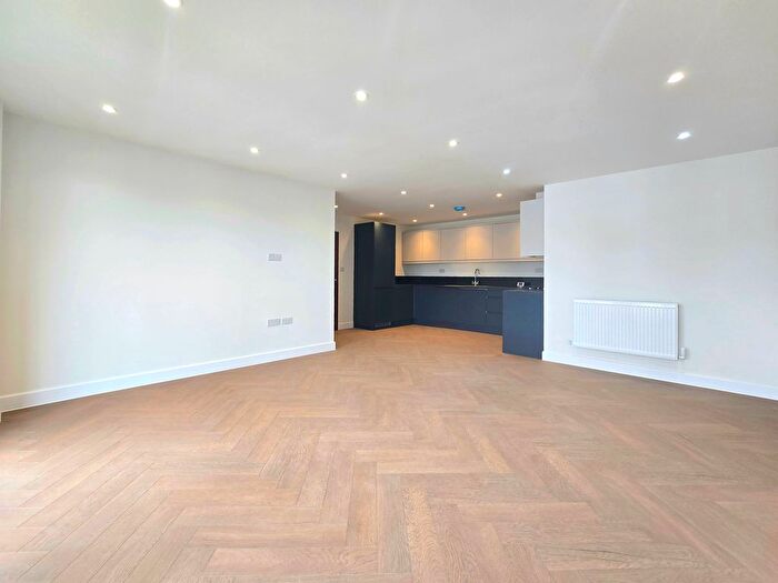 2 Bedroom Flat To Rent In Norbury Avenue, London, SW16