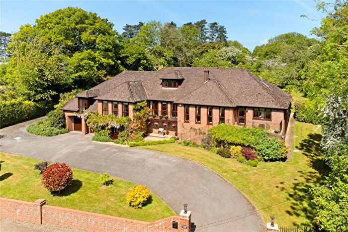 6 Bedroom Detached House For Sale In Willis Lane, Alton, GU34