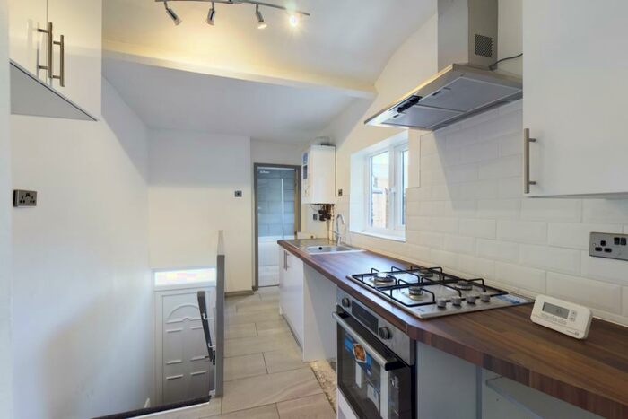 3 Bedroom Flat To Rent In Northbourne Street, Gateshead, Tyne And Wear, NE8