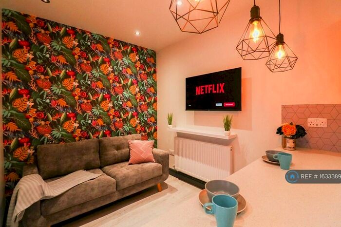 6 Bedroom Terraced House To Rent In Fosse Road South, Leicester, LE3