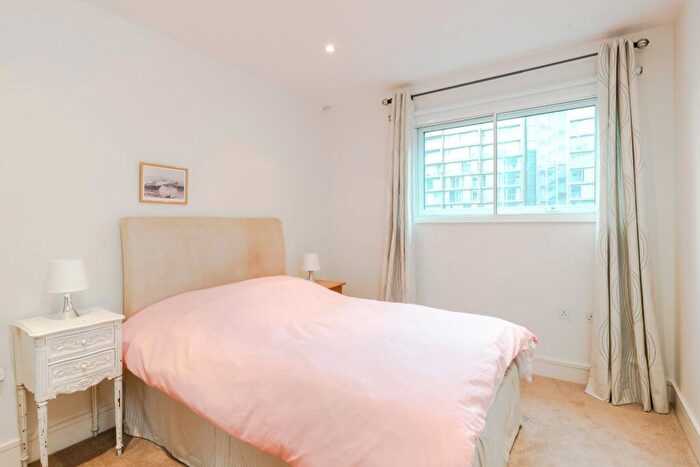 2 Bedroom Apartment To Rent In Howard Building, Queenstown Road, London, SW11