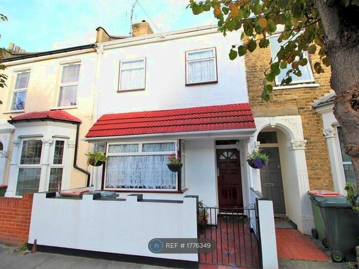 3 Bedroom Terraced House To Rent In Mathews Park Avenue, London, E15