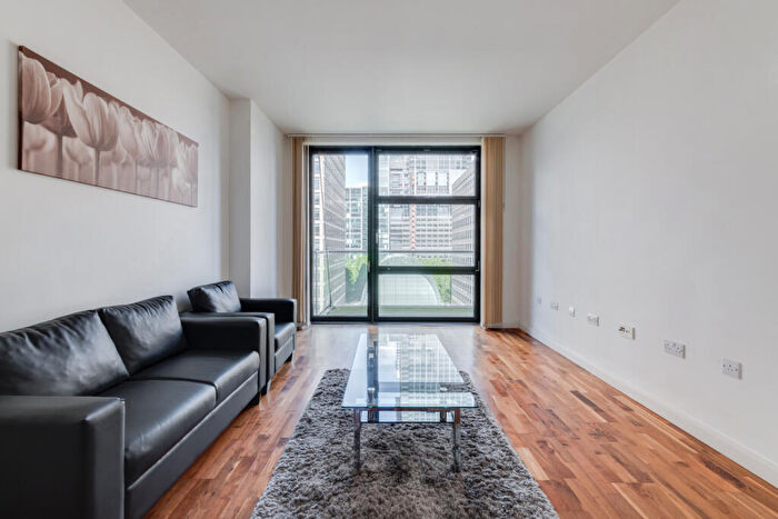 1 Bedroom Flat To Rent In Discovery Dock Apartments West, South Quay Square, E14
