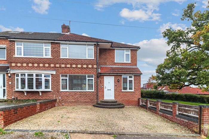 3 Bedroom Semi-detached House For Sale In Great Elms Road, Hemel Hempstead, HP3
