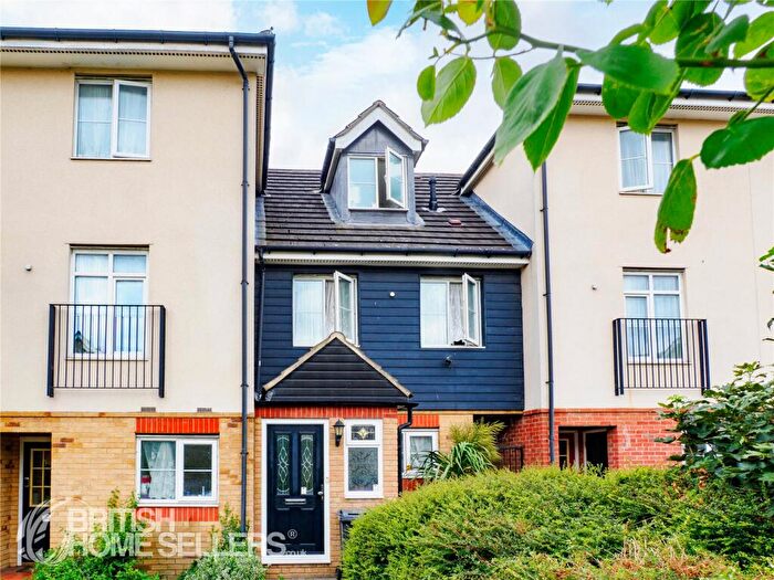 3 Bedroom Terraced House For Sale In Blackthorn Road, Ilford, IG1