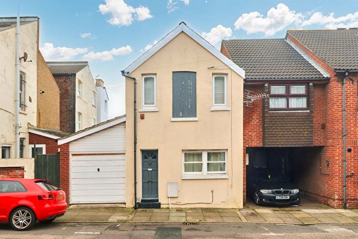 1 Bedroom Flat To Rent In Adair Road, Southsea, PO4