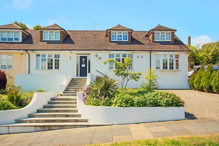 5 Bedroom Semi-Detached Bungalow To Rent In Valley Drive, Brighton, East Sussex, BN1