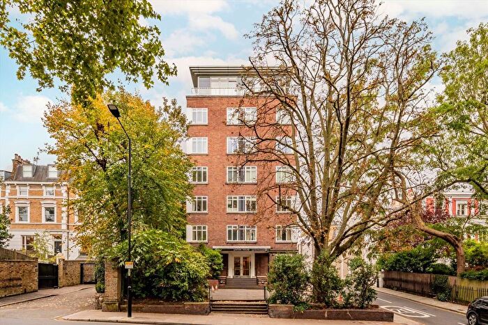 1 Bedroom Flat For Sale In Holland Park Avenue, Holland Park, W11