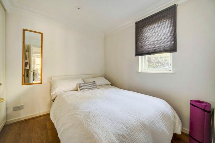 1 Bedroom Flat To Rent In Brompton Park Crescent, Fulham, London, SW6