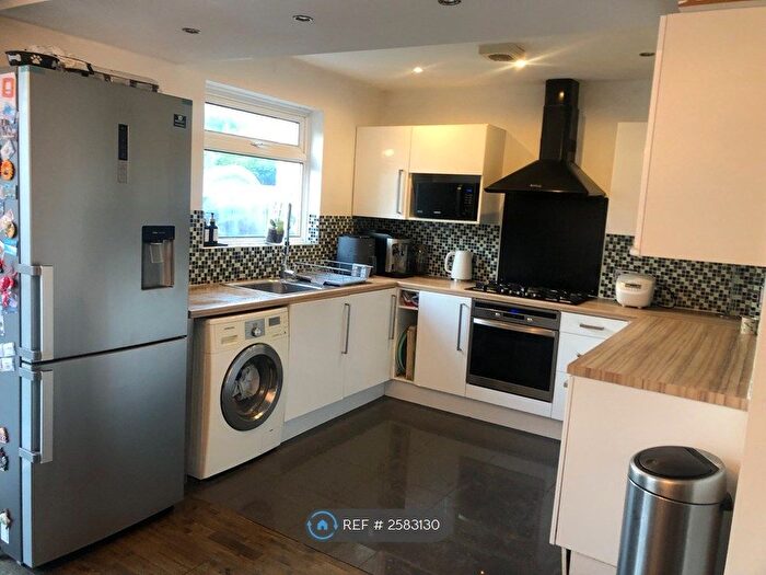 3 Bedroom Semi-Detached House To Rent In Watermead Road, London, SE6
