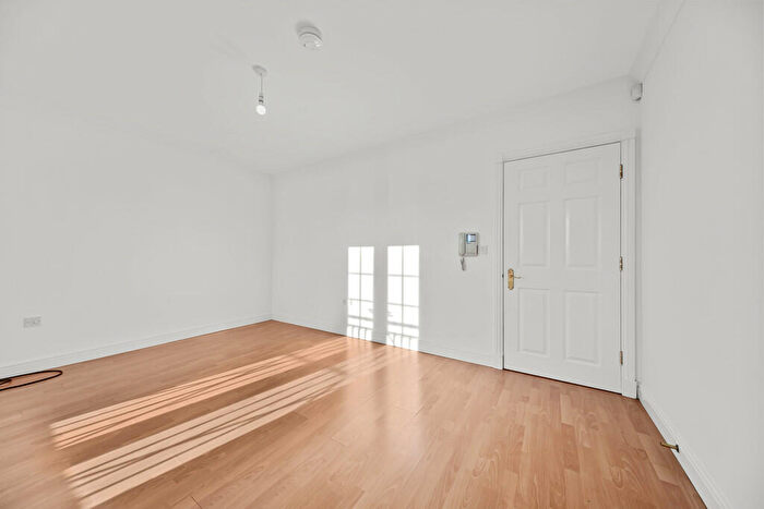2 Bedroom Apartment To Rent In Mansion Gate Mews, Chapel Allerton, Leeds, LS7