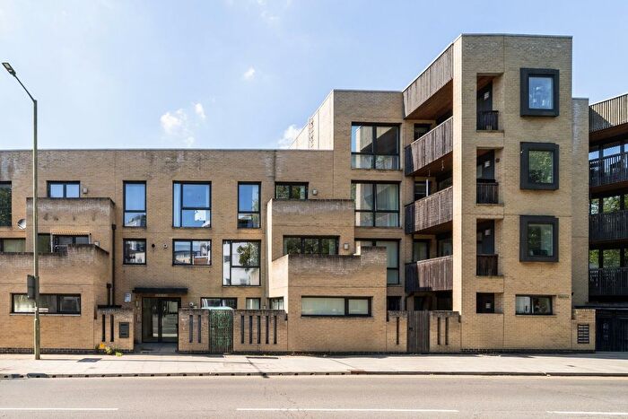 2 Bedroom Flat To Rent In Heath Parade, Greater London, NW9