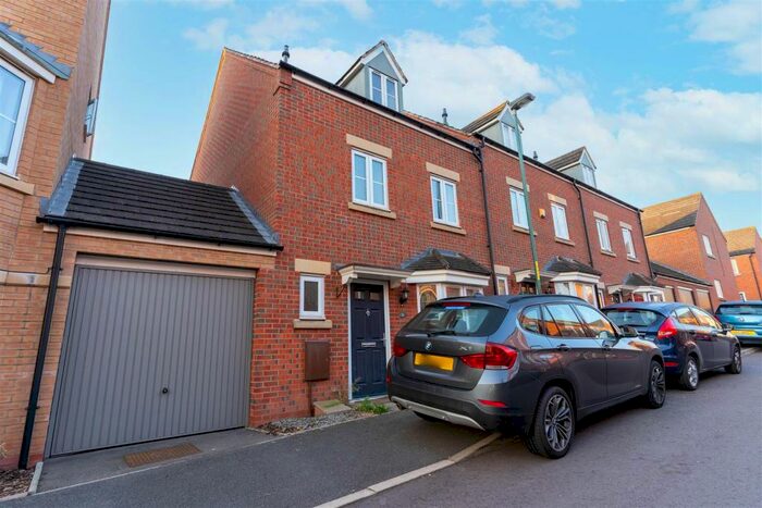 4 Bedroom House To Rent In Dixon Close, Redditch, B97