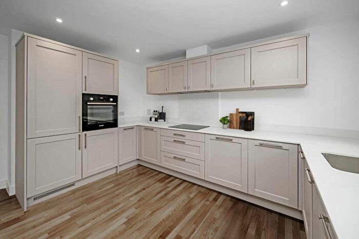 2 Bedroom Apartment For Sale In West Wycombe Road, High Wycombe, Buckinghamshire, HP12