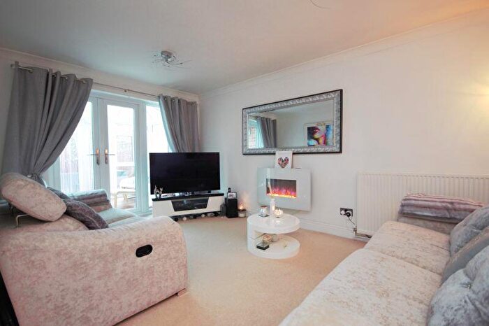 3 Bedroom Terraced House For Sale In Tudor Close, SO40