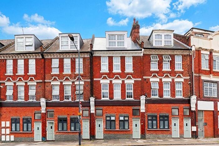 Studio To Rent In Burnley Road, Dollis Hill, (Inclusive Of Gas And Water), NW10