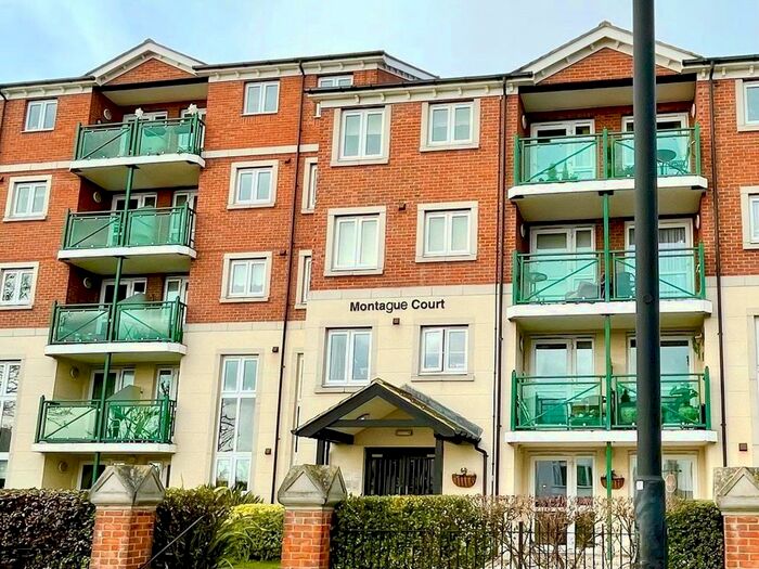 1 Bedroom Flat For Sale In Hamlet Court Road, WestcliffOnSea, Essex, SS0