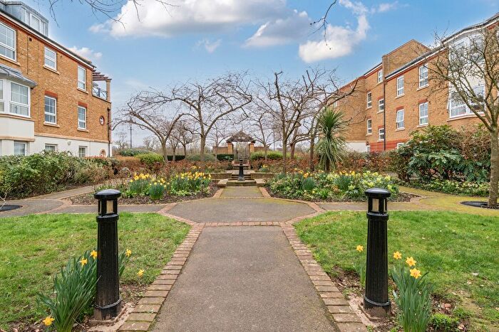 1 Bedroom Flat For Sale In Malthouse Drive, Chiswick, London, W4
