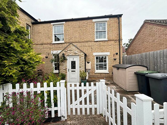 3 Bedroom Semi-Detached House To Rent In Shortmead Street, Biggleswade, SG18