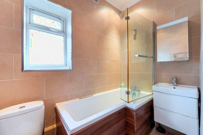 1 Bedroom Studio To Rent In Chichele Road, Willesden Green, London, NW2