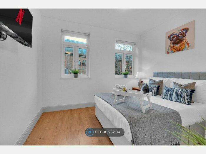 2 Bedroom Flat To Rent In Upper Richmond Road, London, SW15