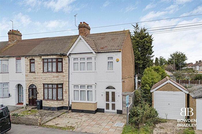 3 Bedroom House For Sale In Clinton Crescent, Ilford, IG6