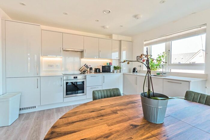 2 Bedroom Flat To Rent In Isambard Close Maidenhead, SL6